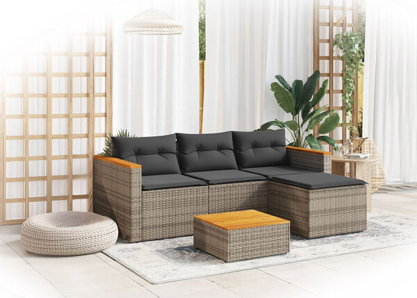 Ensemble de salon de jardin 3 pi&egrave;ces en rotin avec coussins et table basse pour l'int&eacute;rieur.