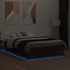 vidaXL Cadre de lit avec LED sans matelas ch&ecirc;ne marron 120x190 cm