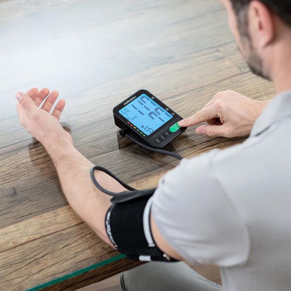 Medisana Tensiom&egrave;tre pour le bras sup&eacute;rieur BU 580 Connect noir