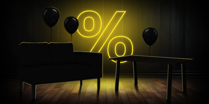  Canapé noir et table en bois avec des ballons noirs devant un panneau de pourcentage jaune vif sur un plancher en bois sombre.