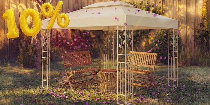 Pavillon de jardin avec deux bancs en bois et une petite table en dessous, entouré de confettis roses et de ballons dorés « 10 % de réduction », mettant en avant une offre saisonnière sur les pavillons et tonnelles de jardin.